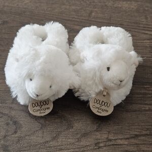 Doudou et Compagnie Paris baby lamb bootie slippers, featuring soft white plush